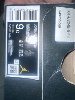 Kids Jordan Mid size 9