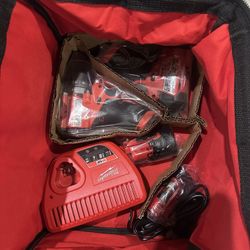 Milwaukee M12 FUEL 12-Volt Lithium-lon Brushless Cordless Hammer Drill and Impact Driver Combo Kit