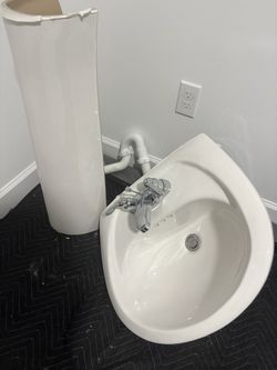 21’ White Rectangular Ceramic Pedestal Sink with chrome Faucet
