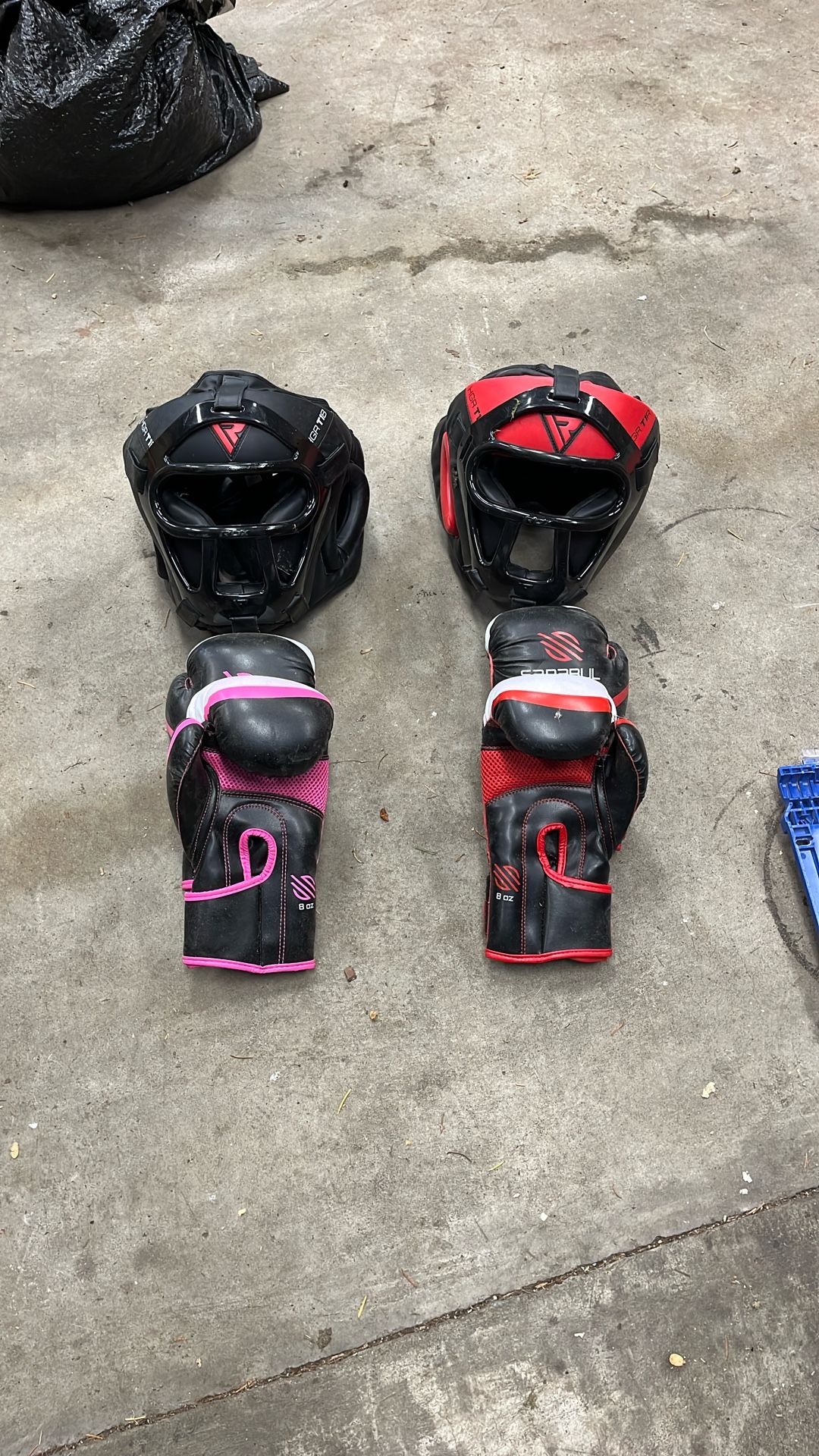 Sparring mask, and gloves