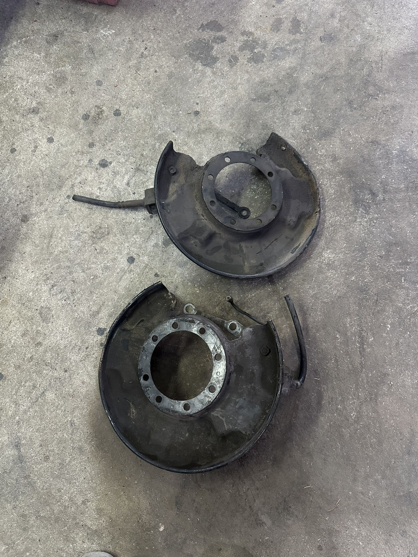 Toyota solid axle dust shields