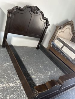 Black queen frame