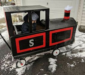 Train costume to fit over wagon