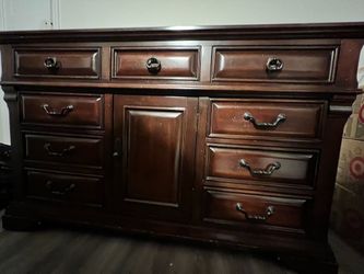 Dresser