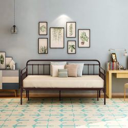 Twin Metal Daybed! 