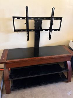 Entertainment/TV center