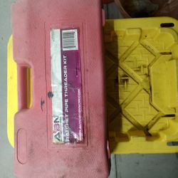 Ratcheting Black Pipe Threader