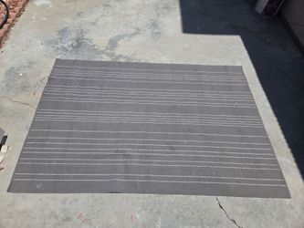 FREE: Grey Carpet 4' x 6'