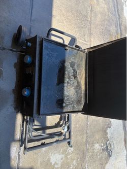 Like New Flattop Two Burner Propane Grill
