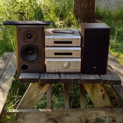 JVC Vintage Compact Stereo 140 Watt Integrated Amplifier, CD Player Tuner Pair Of Wood Grain 3-way Speakers And Remote Control. Part Of The Digifine S