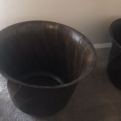 Flower Pot Set Of 2 In Great Condition