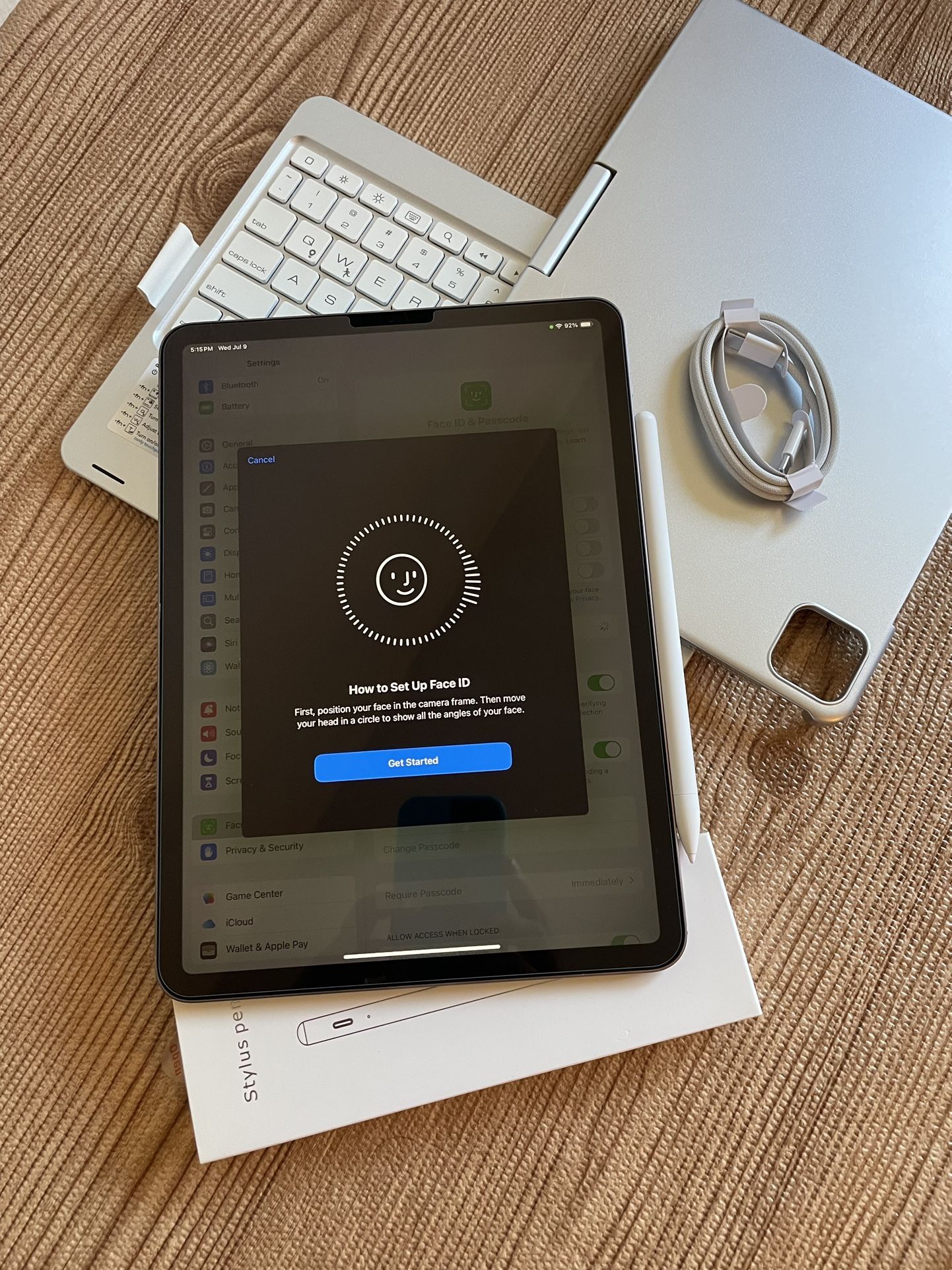 Apple iPad Pro 11” 2nd Generation (2020 / Face ID) 128GB  With Keyboard case and Pencil 