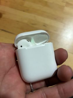 iPhone AirPods 1: 1 left side