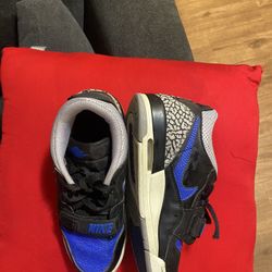 Unisex Jordan’s Sneakers Size 4