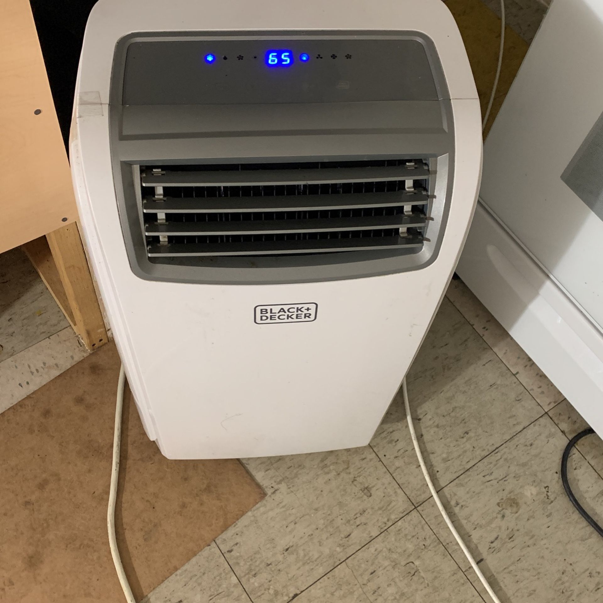 Portable AC Unit And Dehumidifier And Heat All In One AC Works Well Still Neew