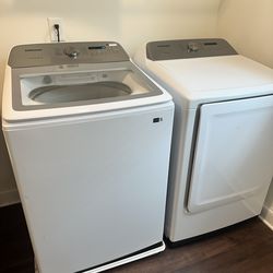 Twin Samsung Washer & Dyer Like New