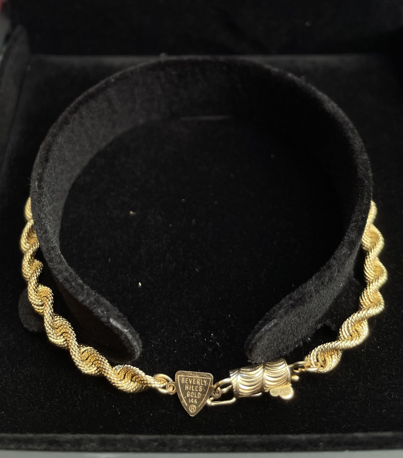 Solid gold 14K bracelet (like new) with barrel clasp from Beverly Hills Jewelry Company