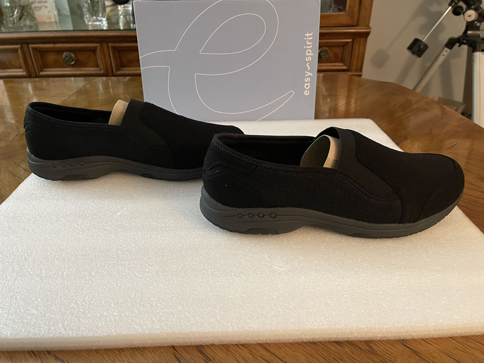 New Women’s Easy Spirit Tundra Slip On Sneakers - Size 12WW (Wide Width) - Black
