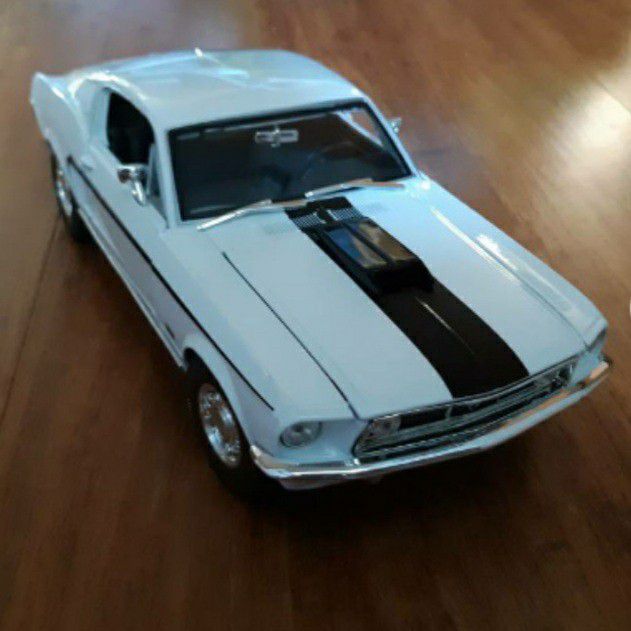 1968 Mustang GT Cobra Jet Maisto 1:18