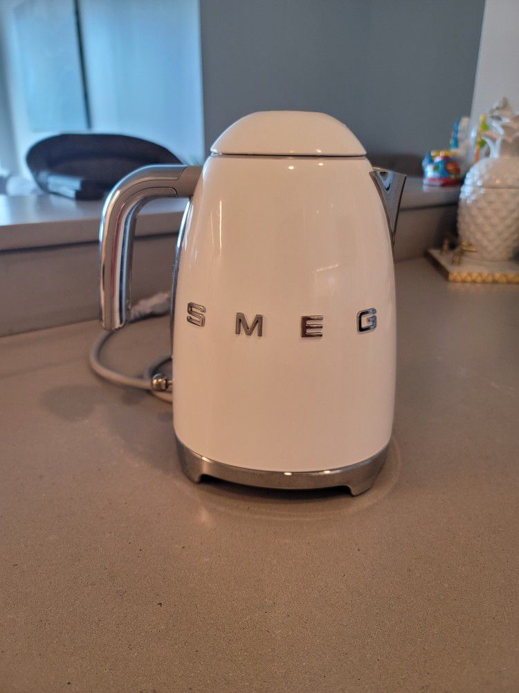 SMEG Variable Temperature Kettle for Sale in Lutz, FL - OfferUp