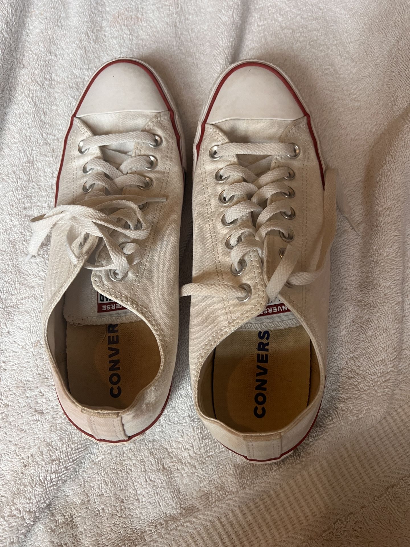 White Lowtop Converse