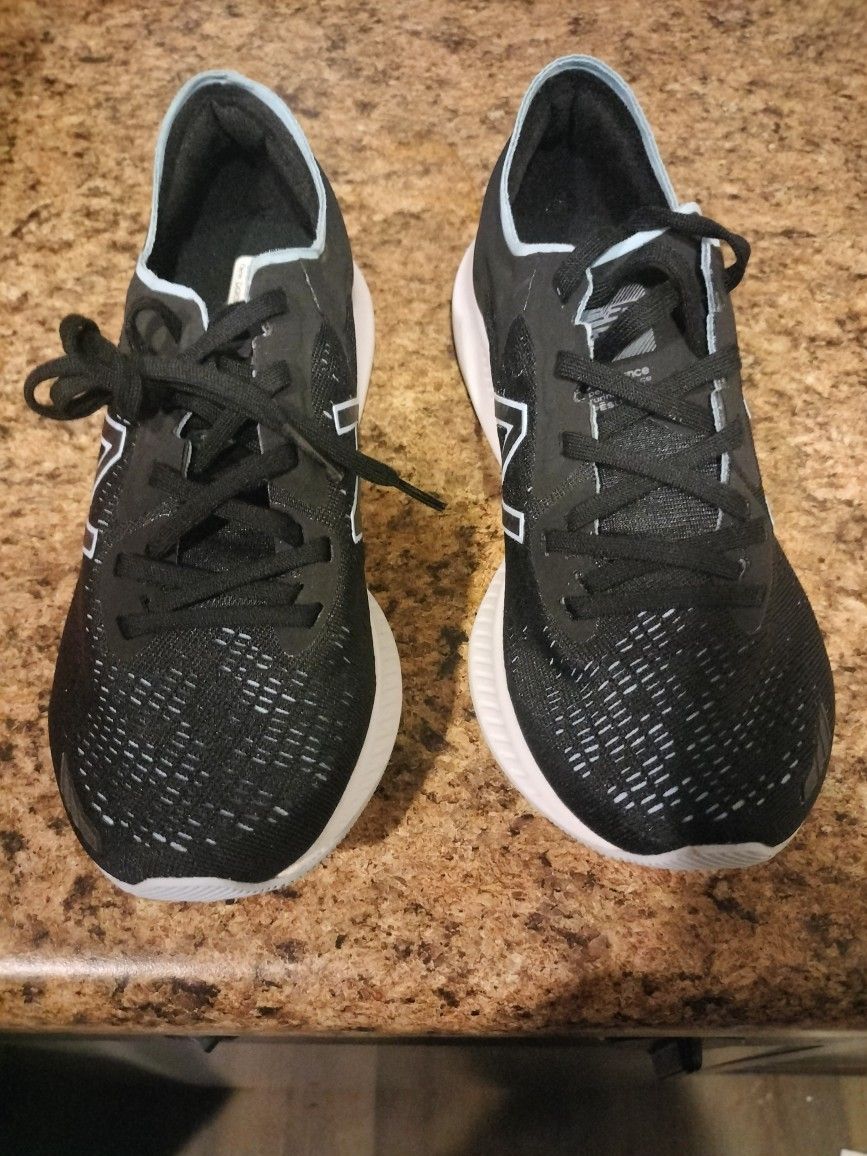 New Balance Women Size 6 Black