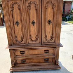 King Bedroom Bdrm Set,  Headboard, Triple Dresser