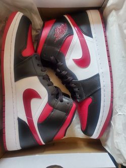 Air Jordan 1 mids 10.5 black/nobel red/ and white