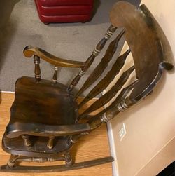 Venta de silla mecedora muy buen estado $65