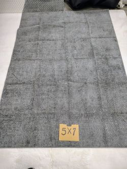 New 5 X 7 AREA RUG