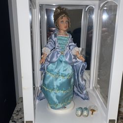 Cecile From The Girls Of Distant Lands Series And Display Case American Girl Doll