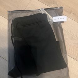 Essentials shorts/pants size S