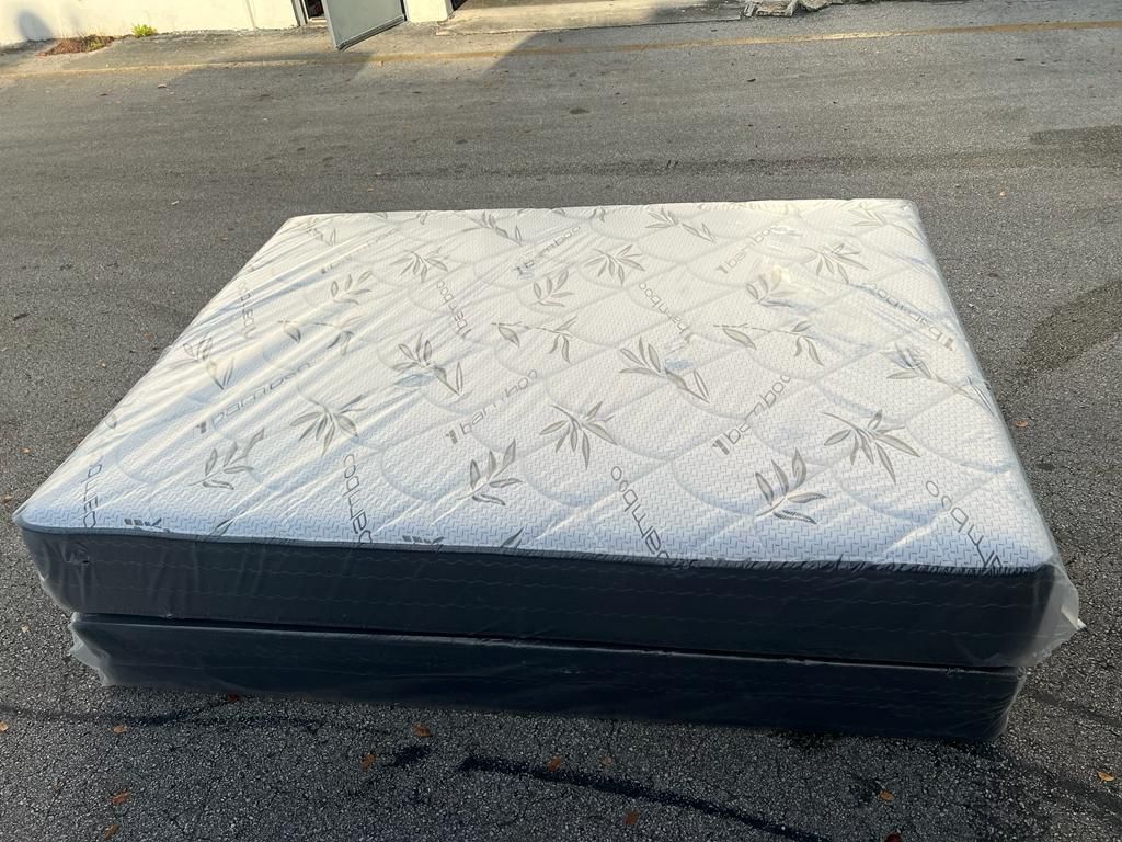 MATTRESS QUEEN SIZE PLUSH WITH BOX SPRING 2PCS