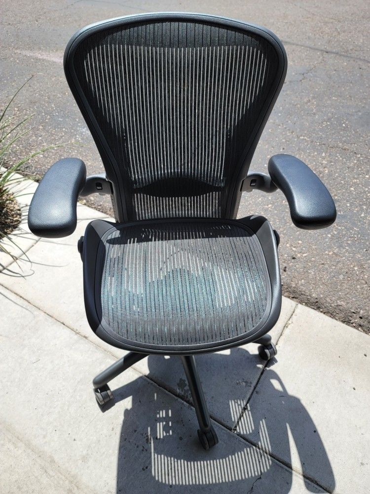 2016 Herman Miller Aeron Office Desk Chair 