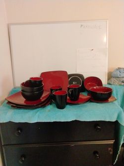 16 Piece Dining Set Xtra Large Plates Red & Black 