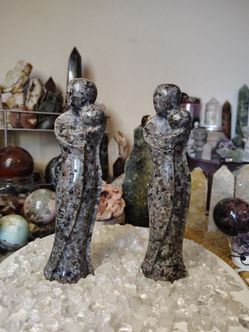 Yooperlite UV reaction Mother and Child Carving
