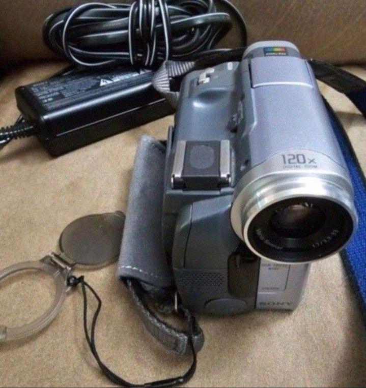 Sony Handycam DCR-TRV22 MiniDV Mini DV Video Camera $120 Firm