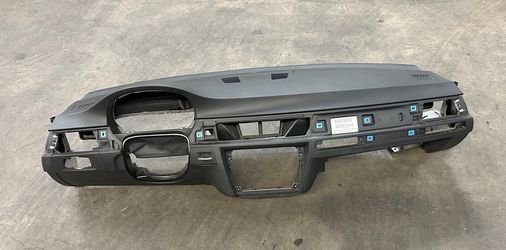 BMW E90 E92 335i 328i BLACK DASHBOARD OEM