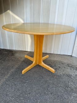 Blond Wood Round Dining Table – Solid Wood