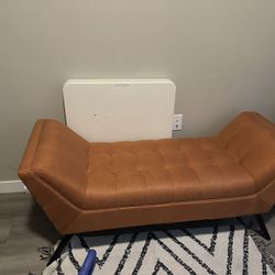 Seating bench (Furniture)