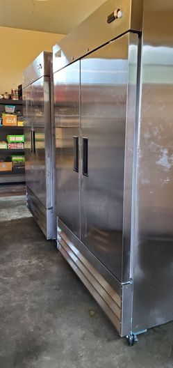 Avantco and Arctic Air Commercial Refrigerators