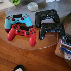 PS4 and Controllers