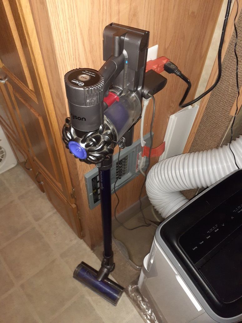 Dyson vacuum works great, will need battery soon.. 75$