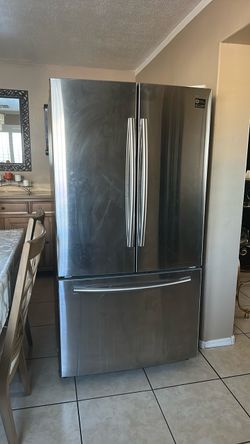 Samsung Refrigerator (READ BELOW) OBO
