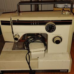 Montgomery Ward Vintage sewing machine model number UHT J 1914