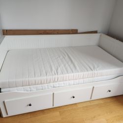 ASAP! Ikea Hemnes Daybed with 2 Åsvang medium firm mattresses