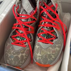LeBron Basketball Shoes Size 7 Youths