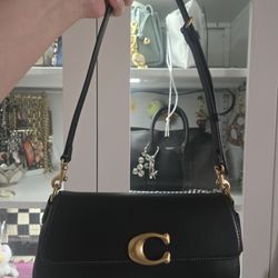 Coach Jet Shoulder Bag In Black