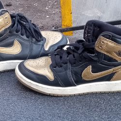 Air Jordan Retro. High ......Size 3