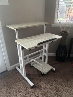 Adjustable Rolling desk